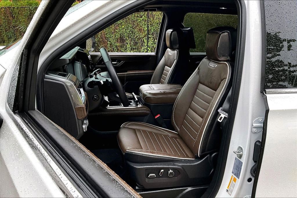 Used 2026 GMC Yukon XL Denali Ultimate w/ LPO, Floor Liner Package AWD/4WD image 34