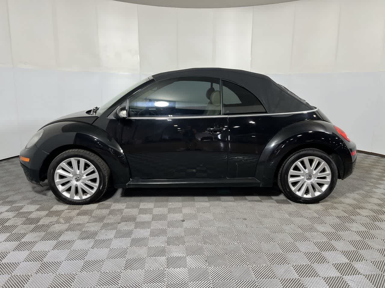 Used 2008 Volkswagen Beetle SE FWD image 5