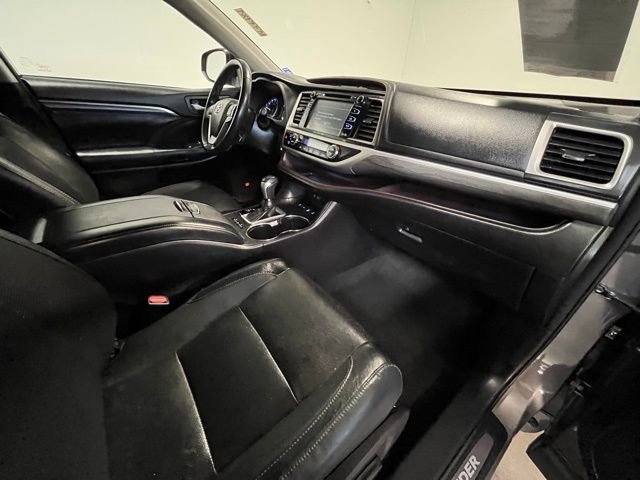 Used 2018 Toyota Highlander Limited AWD/4WD image 10