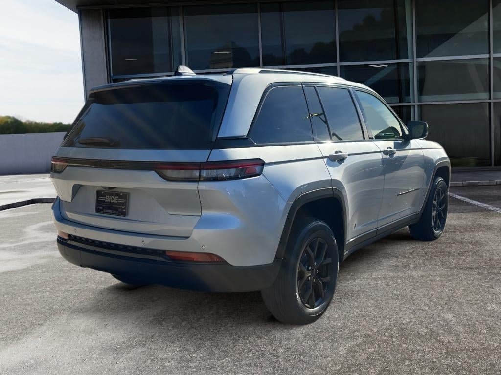 New 2025 Jeep Grand Cherokee Altitude RWD image 8