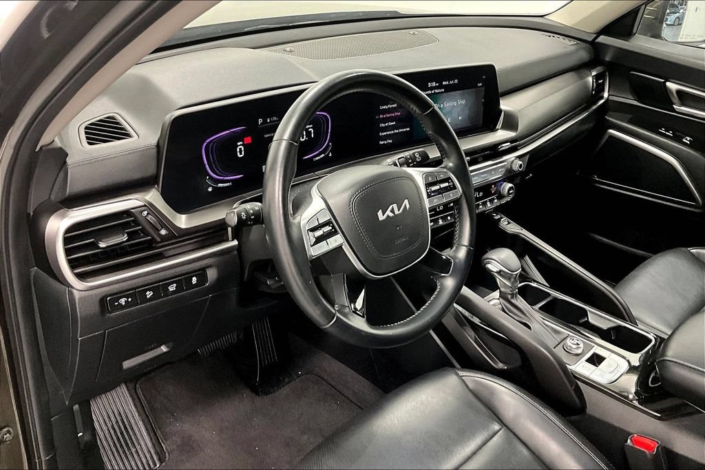 Used 2025 Kia Telluride S FWD image 16