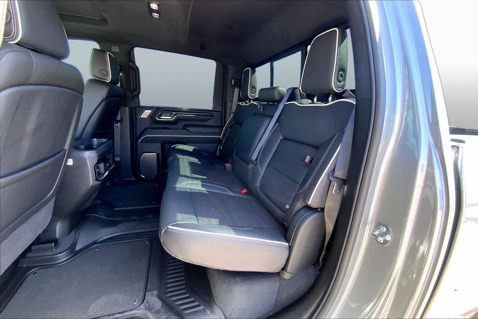 Used 2025 GMC Sierra 2500 AT4X AWD/4WD image 21