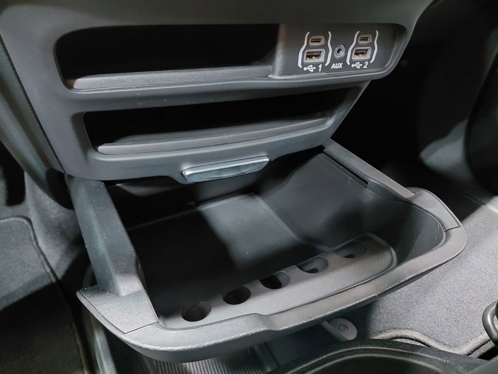 Used 2025 Chrysler Pacifica Select image 36