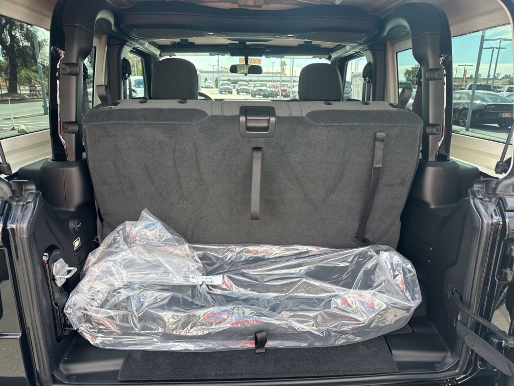 Used 2025 Jeep Wrangler Sport image 7