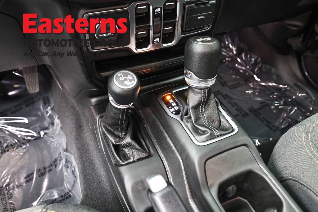 Used 2025 Jeep Wrangler Unlimited Sahara AWD/4WD image 13