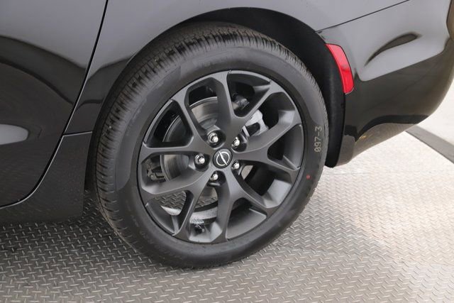 New 2026 Chrysler Pacifica Select w/ S Appearance Package image 14