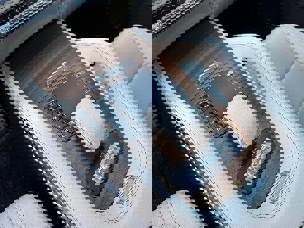 Used 2025 Mercedes-Benz GLS 450 4MATIC image 22