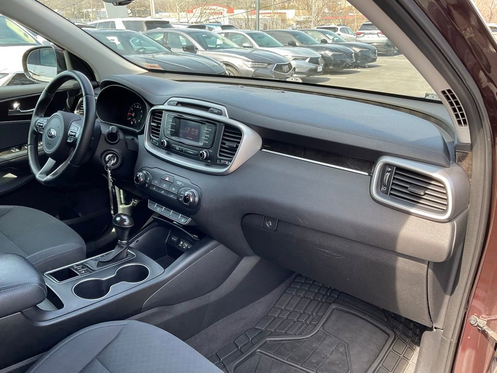Used 2016 Kia Sorento LX w/ LX Convenience Package image 19