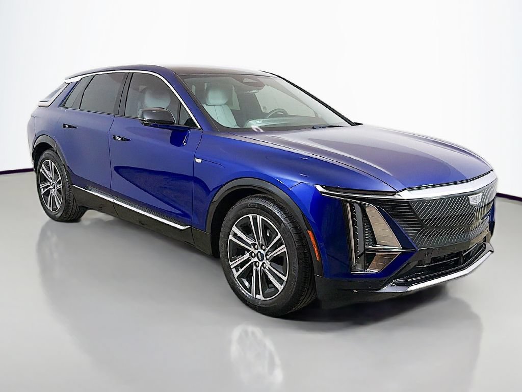 Used 2024 Cadillac Lyriq Luxury RWD image 2