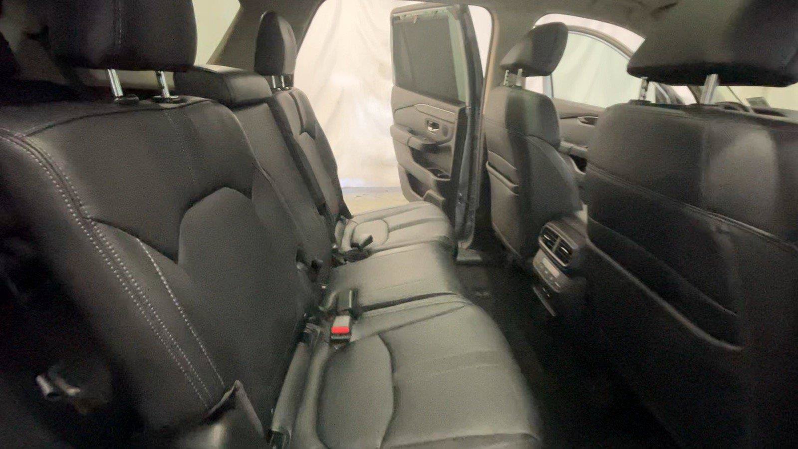 Certified 2023 Honda Pilot Touring image 23