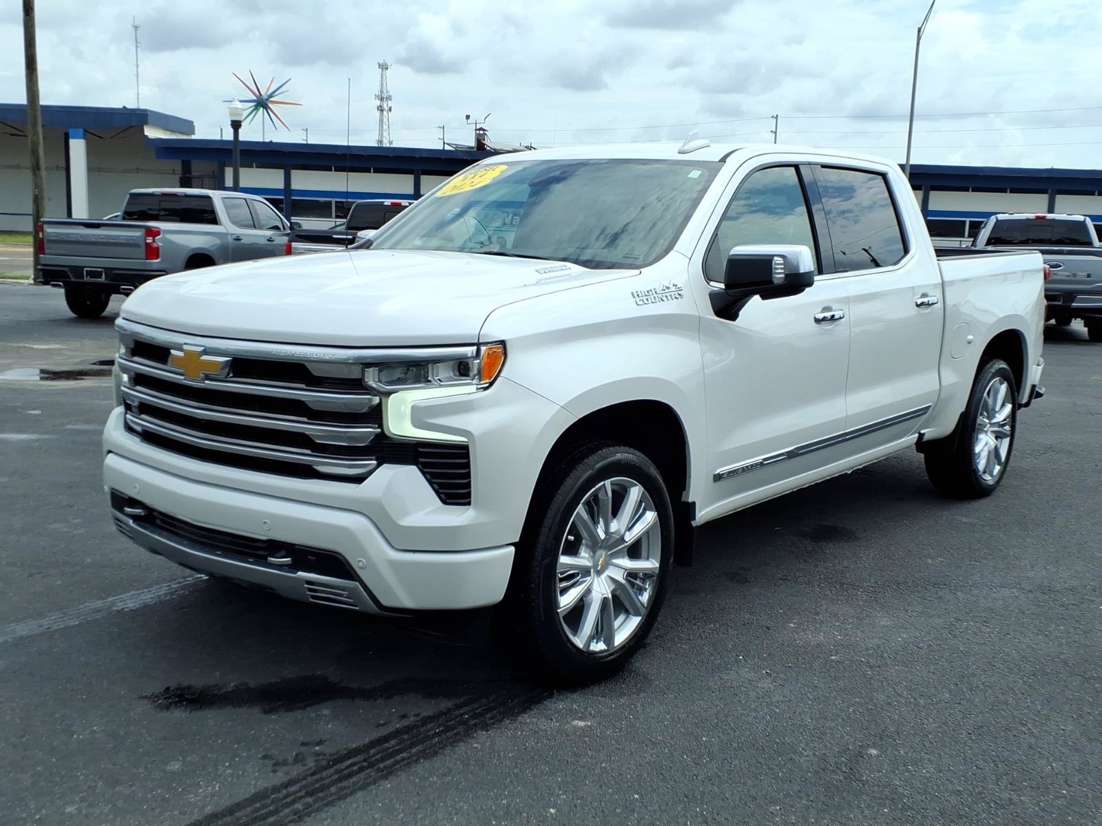 Used 2024 Chevrolet Silverado 1500 High Country w/ Technology Package AWD/4WD image 1