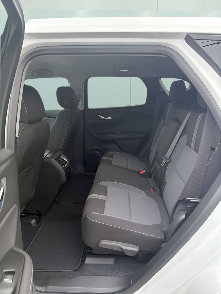 Used 2026 Chevrolet Blazer LT FWD image 15