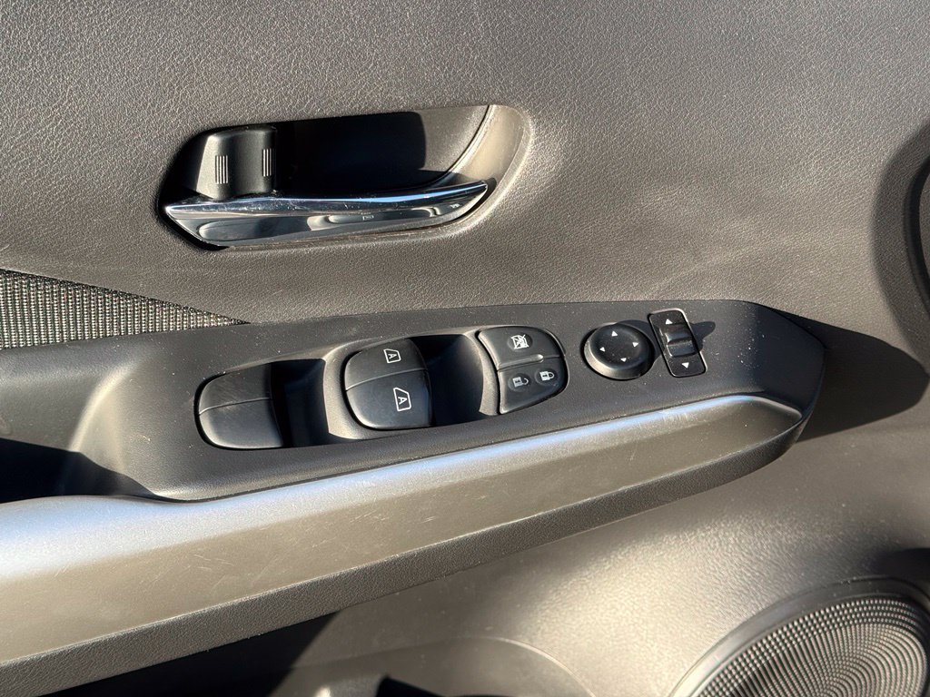 Used 2020 Nissan Kicks SV FWD image 28