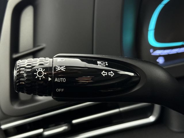 Used 2025 Hyundai Elantra Hybrid FWD image 34