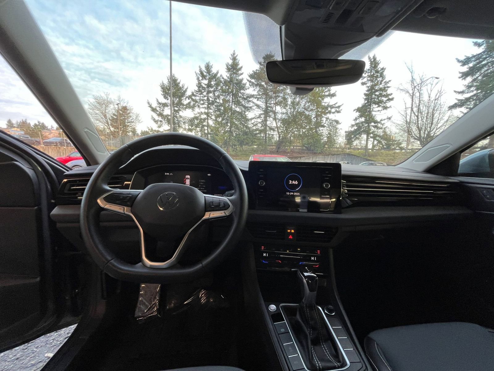 Used 2025 Volkswagen Jetta SE image 34