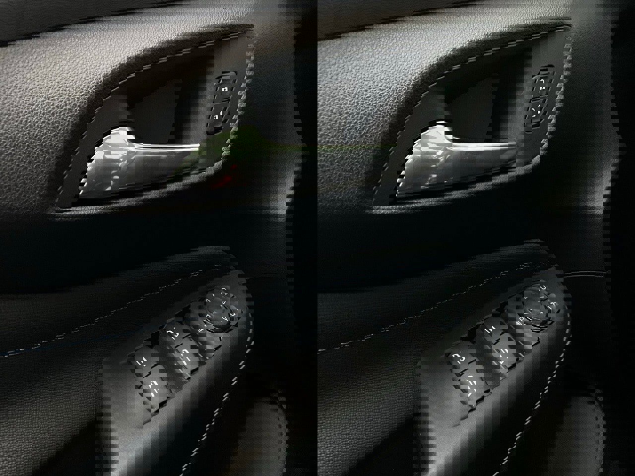 Used 2025 Buick Envista Sport Touring image 19