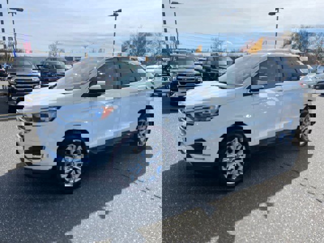 Used 2022 Ford Edge Titanium AWD/4WD image 3