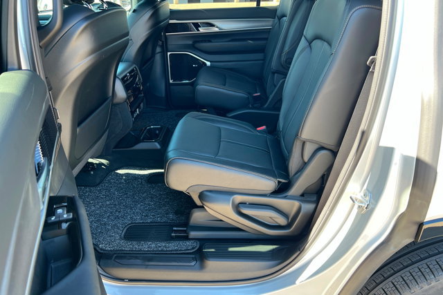 New 2026 Jeep Grand Wagoneer 4WD image 21