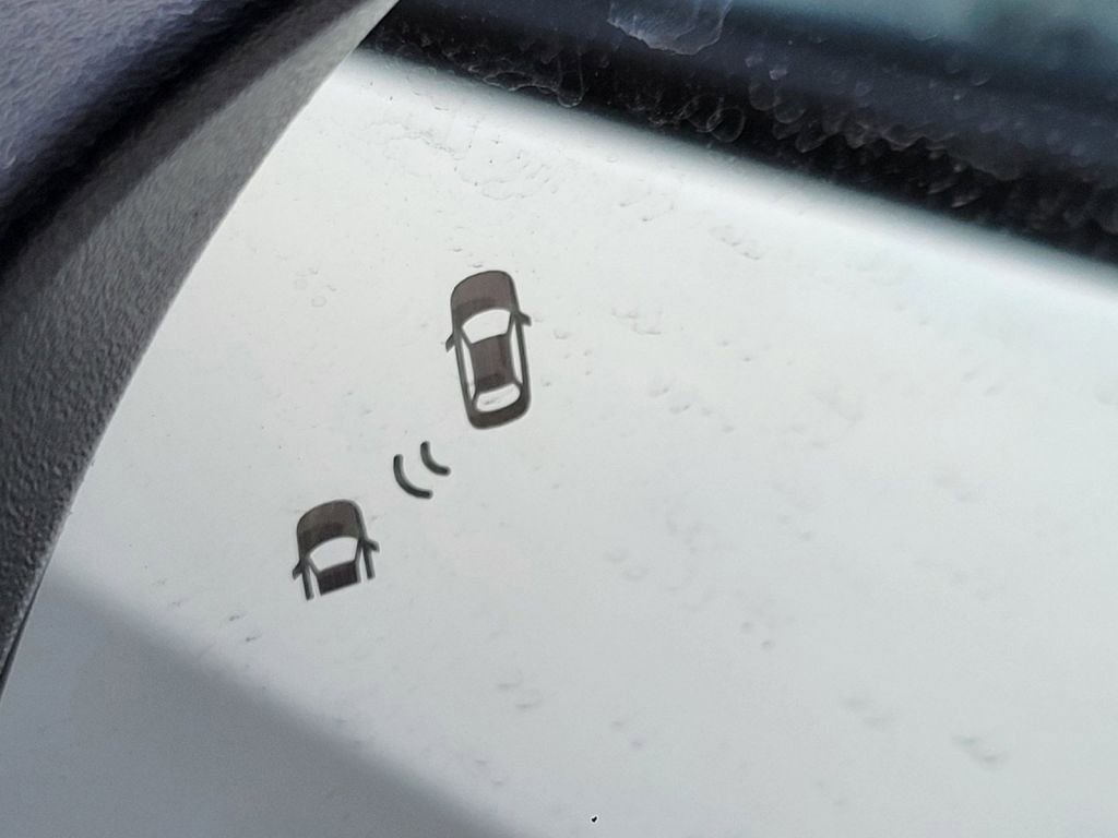 Used 2021 Hyundai Venue SEL FWD image 5