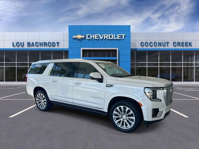 Used 2022 GMC Yukon XL Denali w/ Advanced Technology Package AWD/4WD image 2
