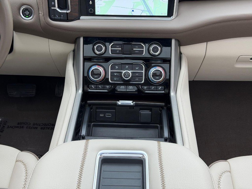 Used 2022 GMC Yukon XL Denali w/ Denali Premium Package AWD/4WD image 15