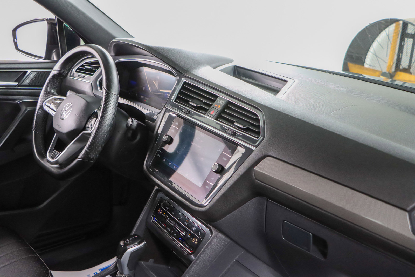 Used 2023 Volkswagen Tiguan SE R-Line FWD image 27