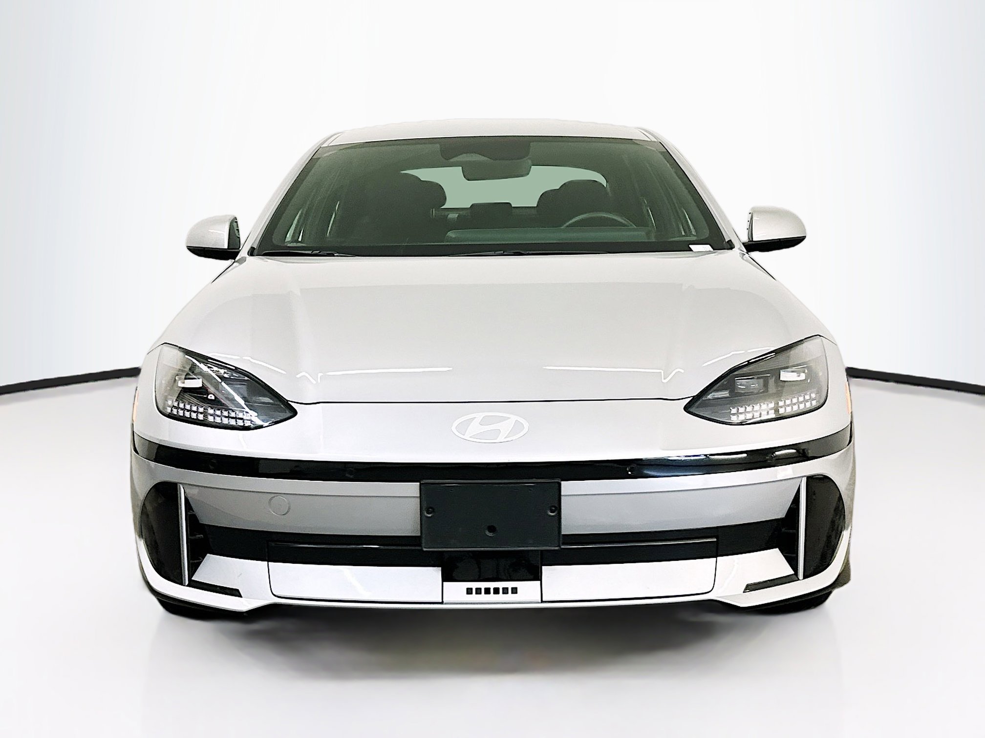 Used 2024 Hyundai Ioniq 6 SE AWD/4WD image 2