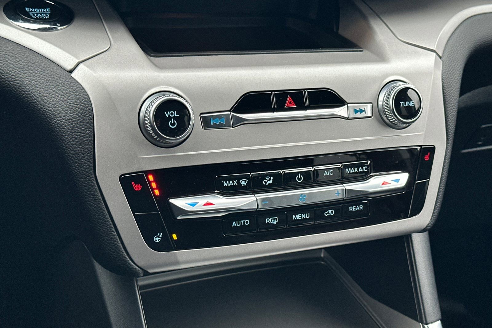 Used 2023 Ford Explorer XLT w/ Equipment Group 202A image 19