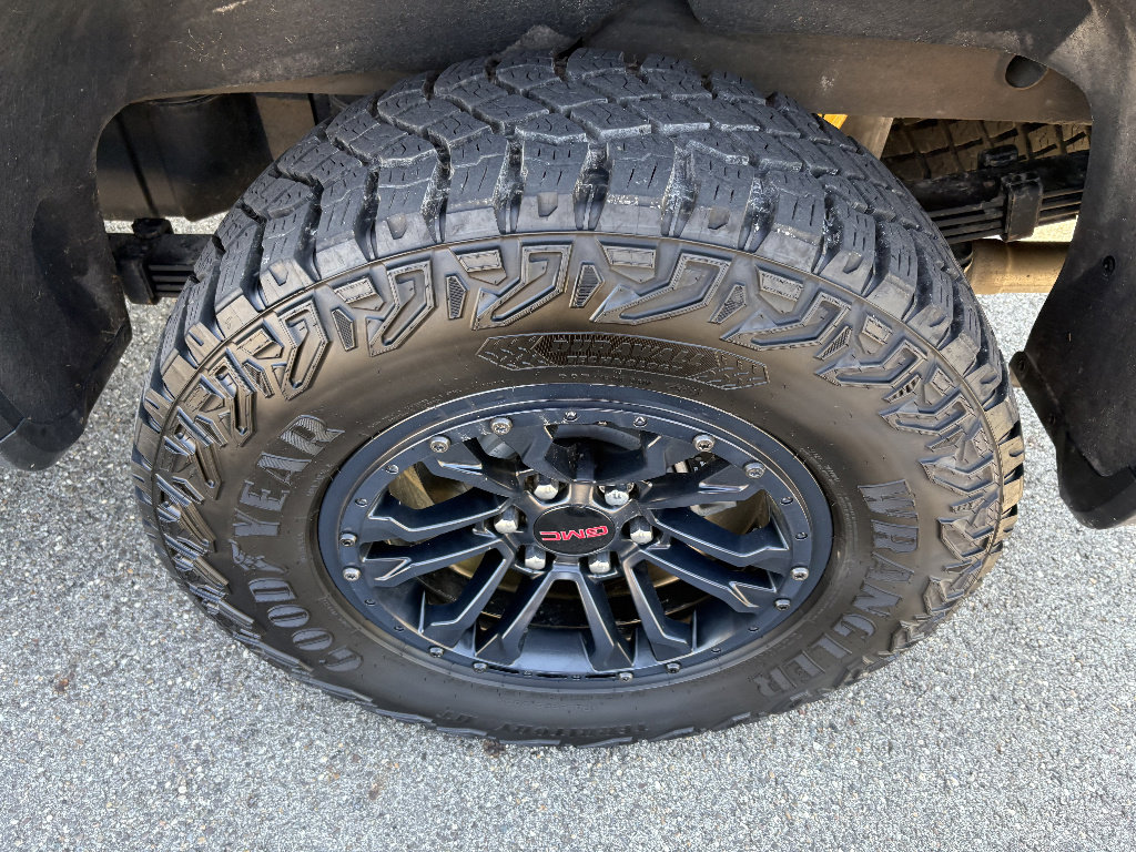 Used 2024 GMC Sierra 1500 AT4X AWD/4WD image 10