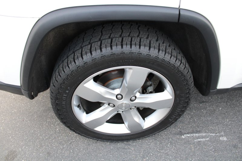 Used 2011 Jeep Grand Cherokee Overland image 18