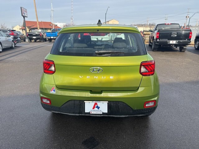 Used 2022 Hyundai Venue SE image 4