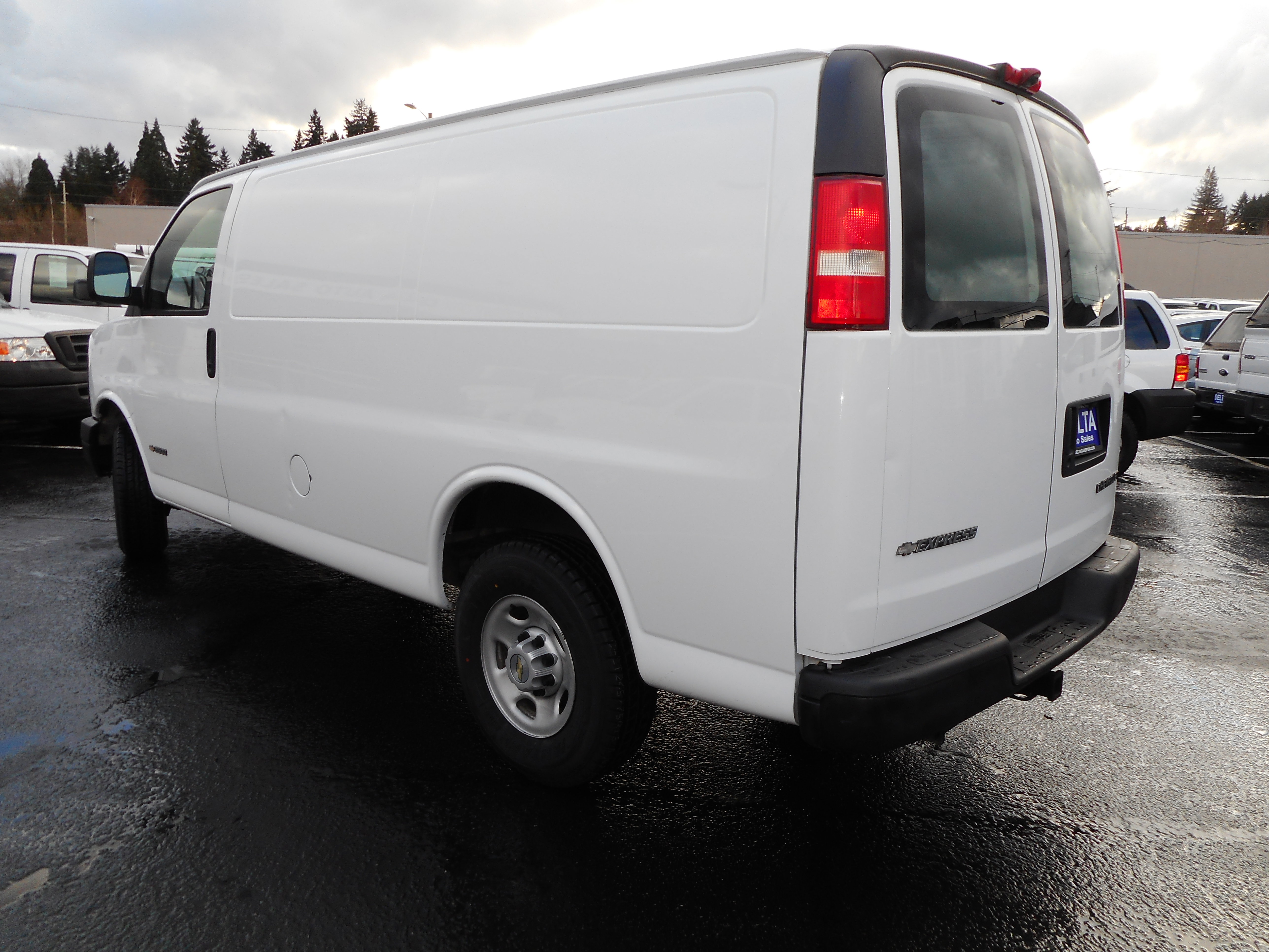 Used 2006 Chevrolet Express 2500 w/ Power and Light Package image 7