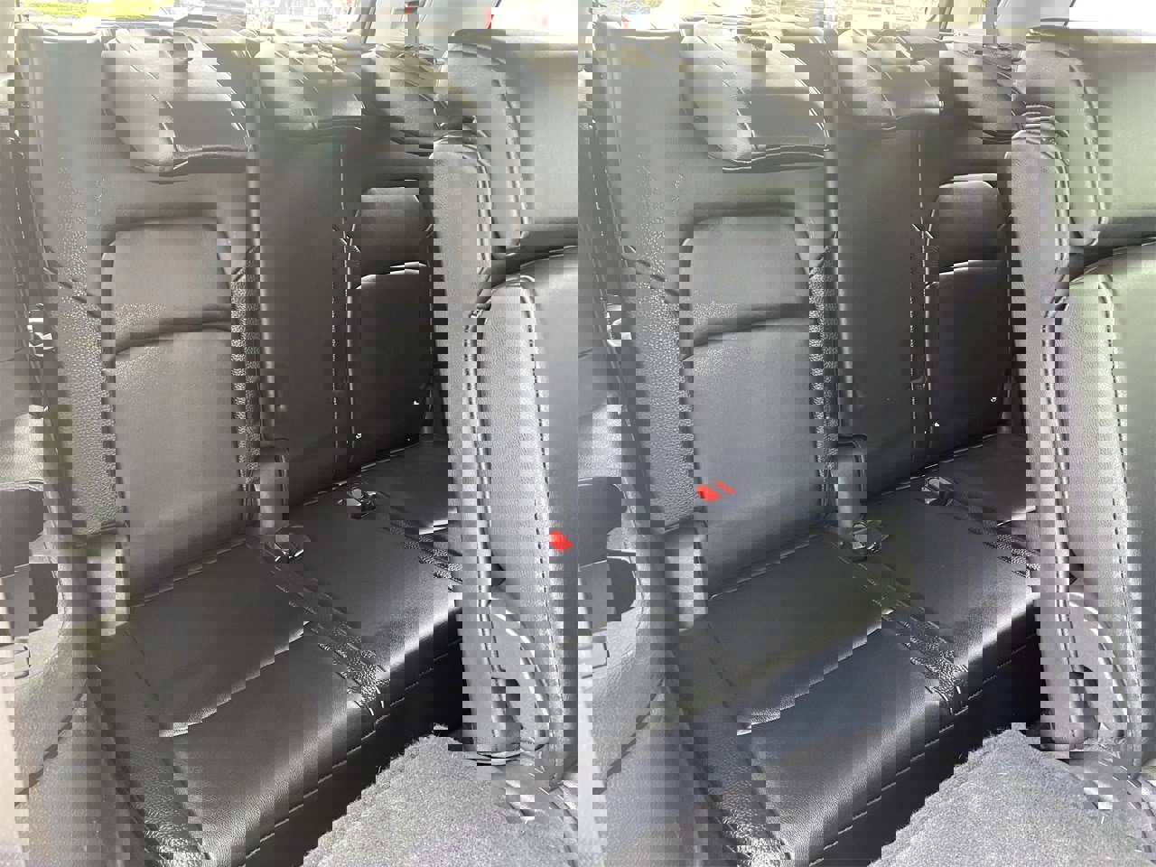 Used 2022 Nissan Pathfinder SL w/ Lighting Package (N92) image 12