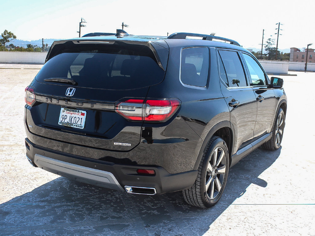 Certified 2025 Honda Pilot Touring image 6