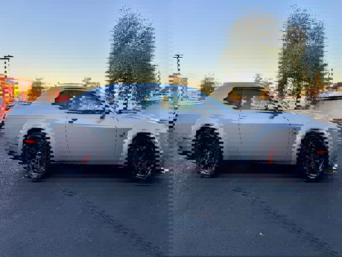 Used 2019 Dodge Challenger SRT Hellcat image 6