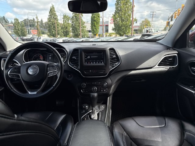 Used 2019 Jeep Cherokee Latitude Plus w/ Comfort/Convenience Group AWD/4WD image 11