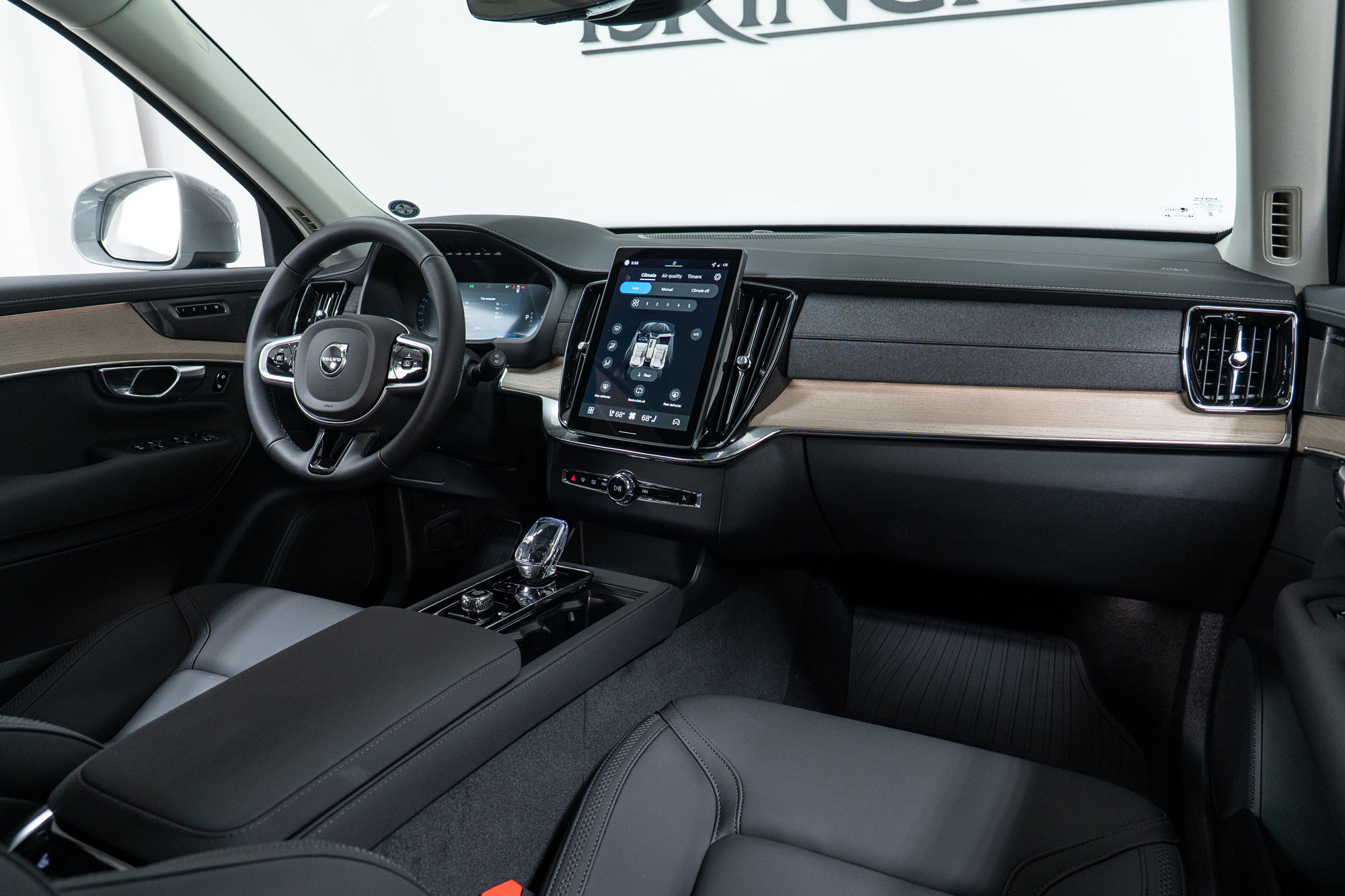 New 2026 Volvo XC90 B6 Plus w/ Protection Package Premier image 14