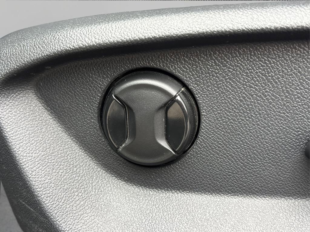 Used 2019 Volkswagen Tiguan SE w/ Panoramic Sunroof Package image 23