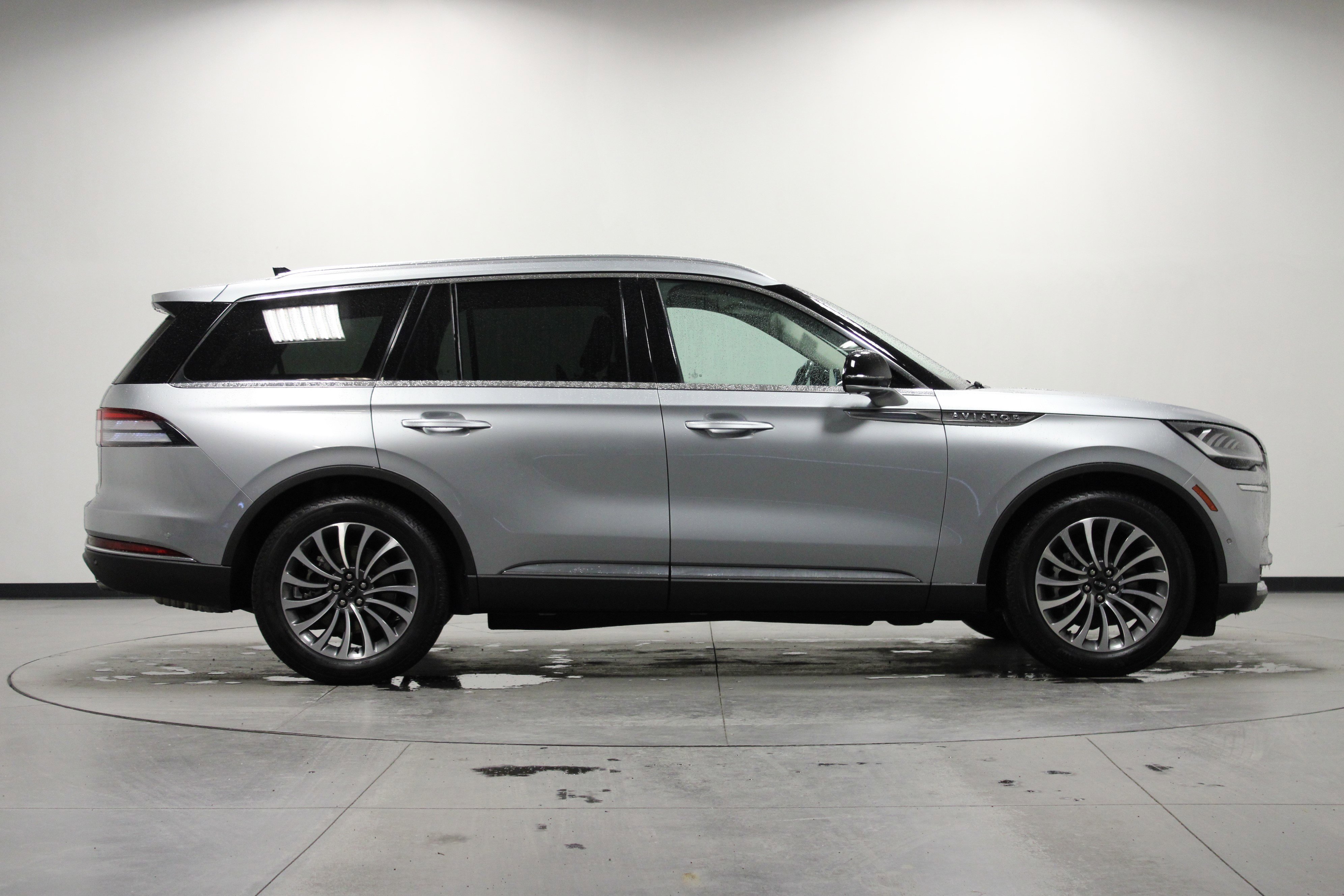 Used 2022 Lincoln Aviator Reserve w/ Equipment Group 201A image 3