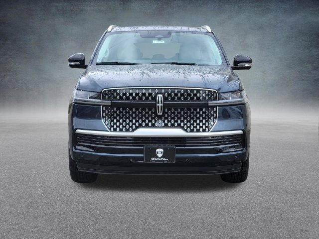 New 2026 Lincoln Navigator L Reserve AWD/4WD image 2