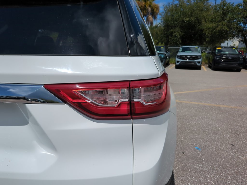 Used 2020 Chevrolet Traverse LT FWD image 12