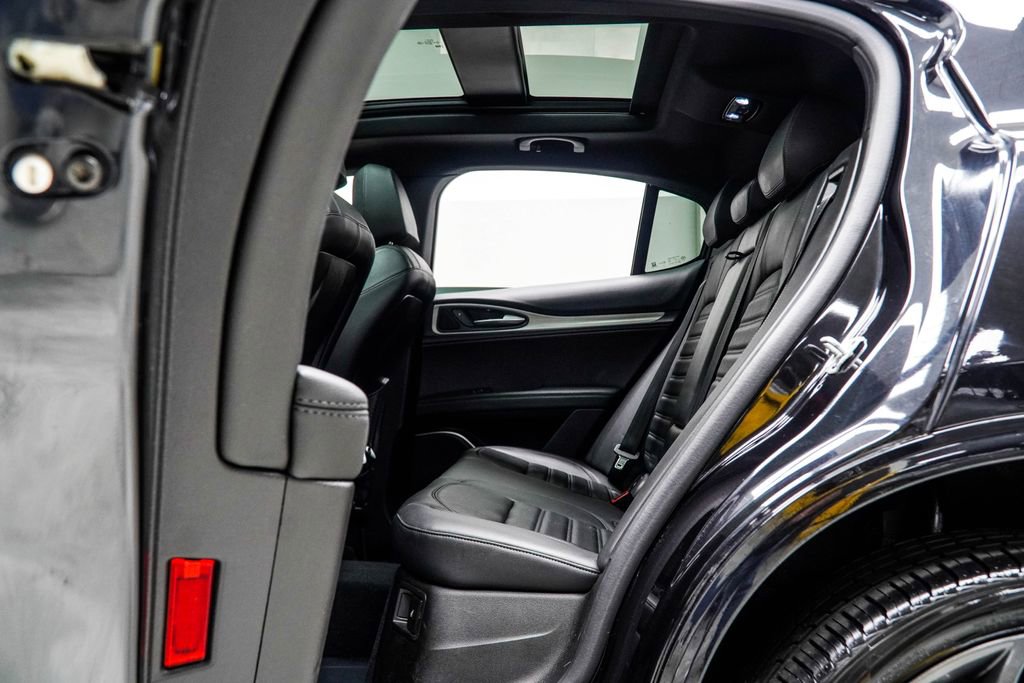 Used 2023 Alfa Romeo Stelvio Veloce AWD/4WD image 40