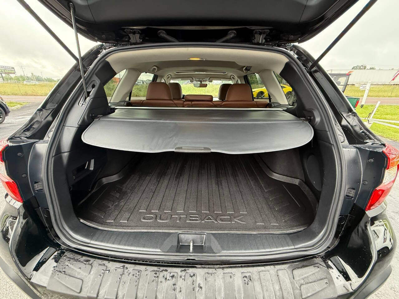 Used 2019 Subaru Outback 3.6R Touring image 12