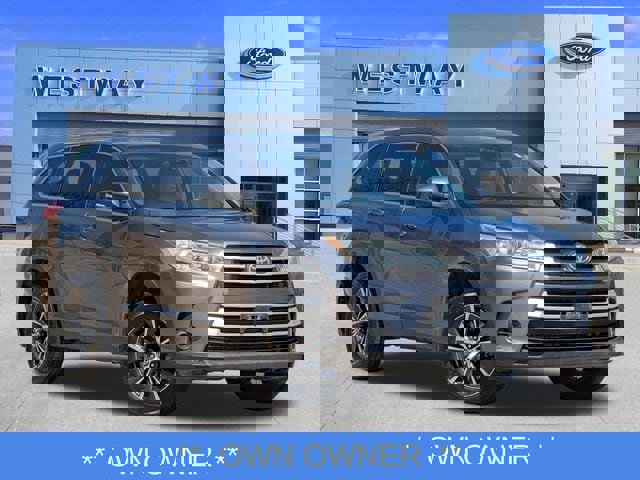 Used 2019 Toyota Highlander LE FWD image 1