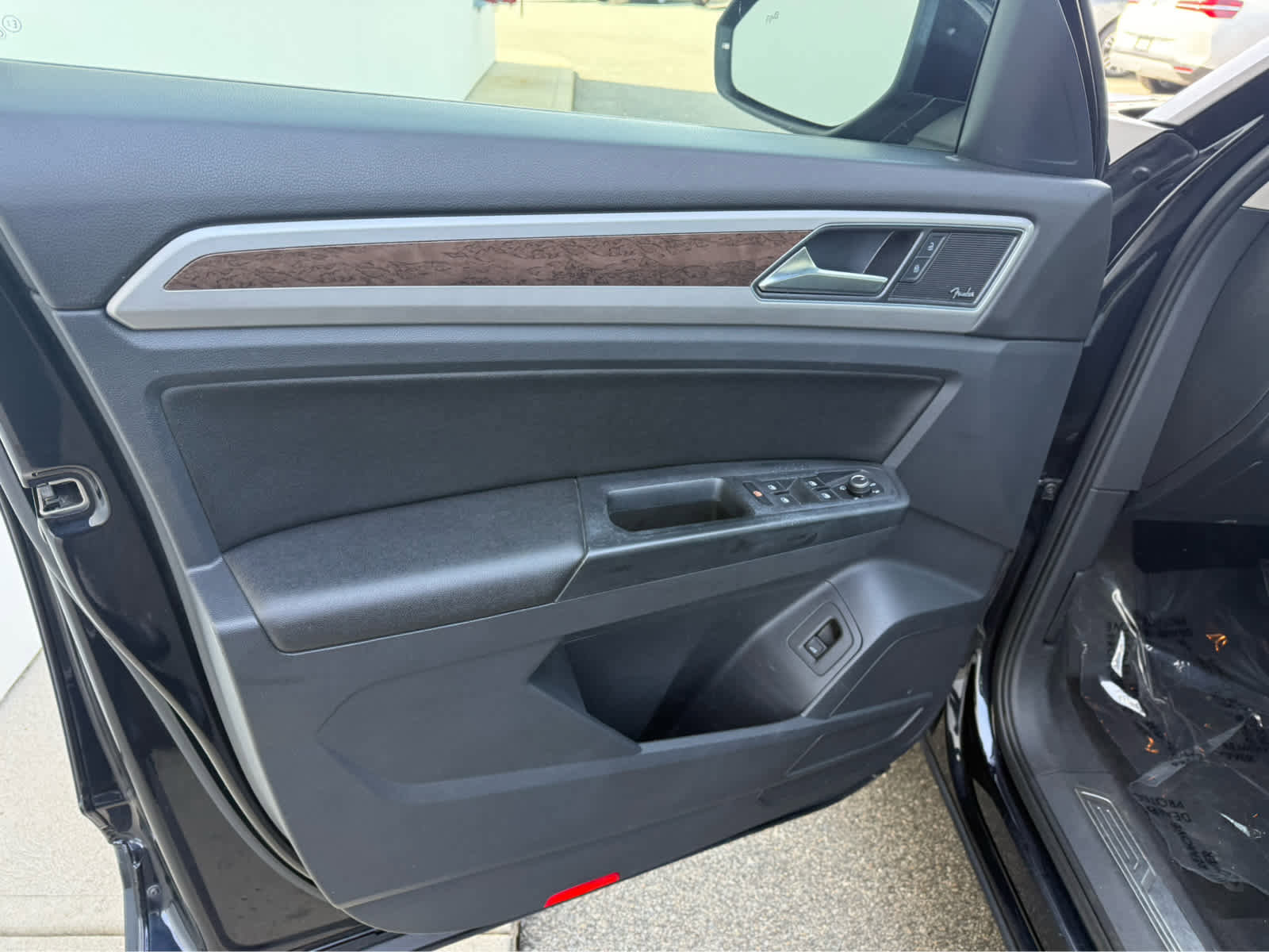 Used 2018 Volkswagen Atlas SEL Premium image 12