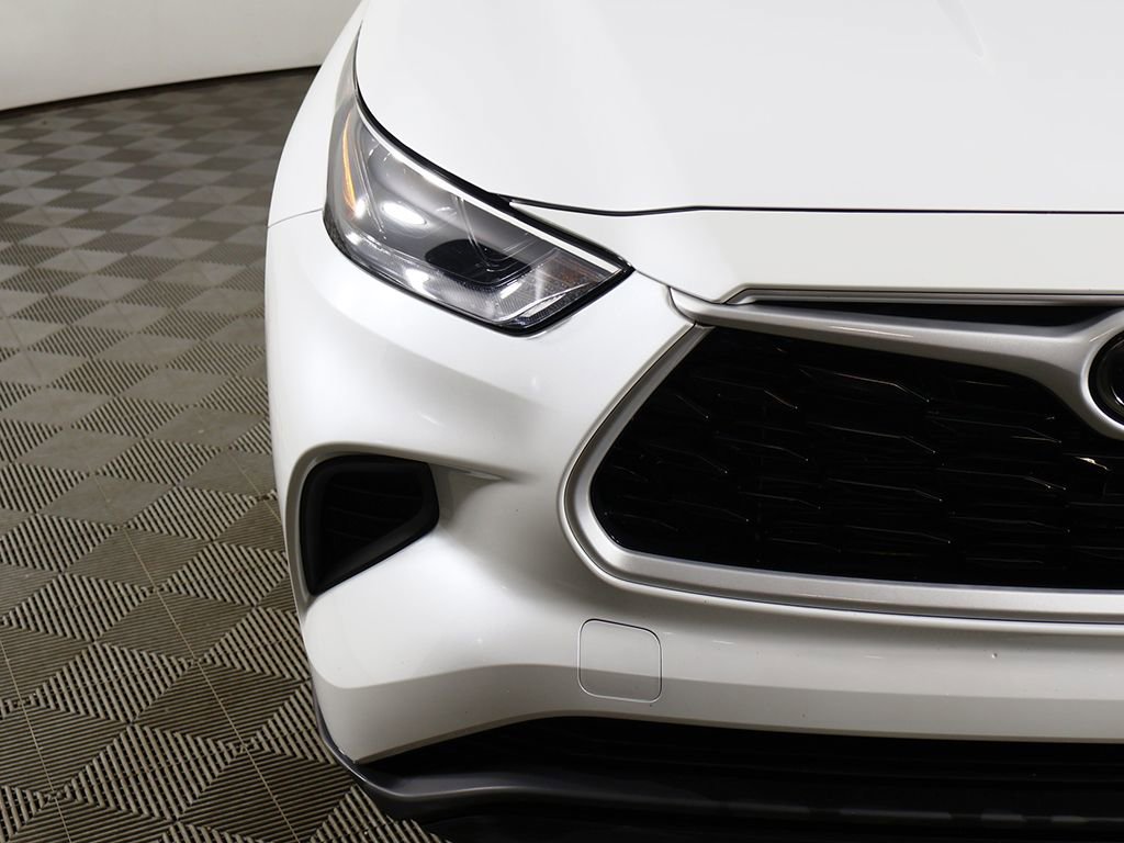 Used 2023 Toyota Highlander L AWD/4WD image 10