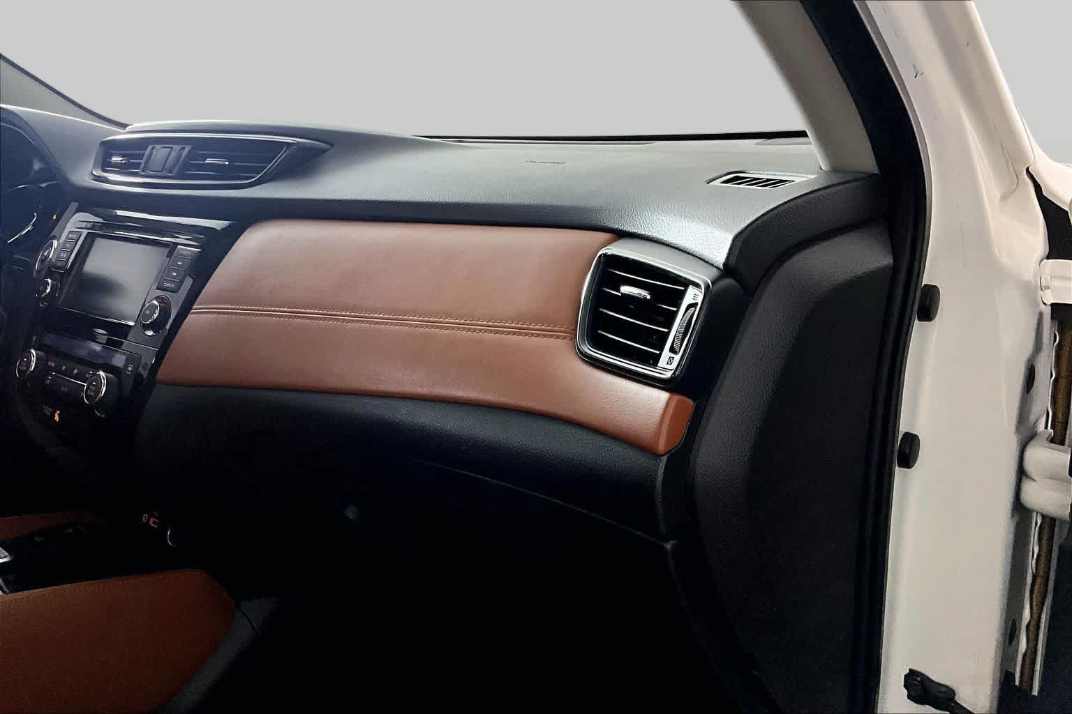 Used 2018 Nissan Rogue SL w/ Premium Package FWD image 17
