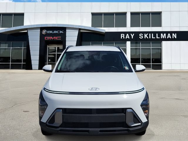 Used 2025 Hyundai Kona SEL FWD image 2