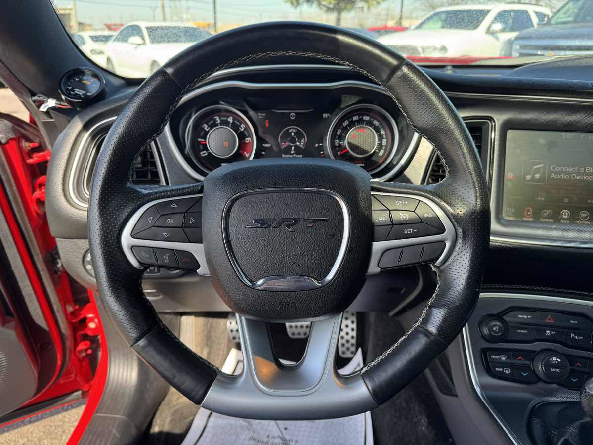 Used 2015 Dodge Challenger SRT image 16