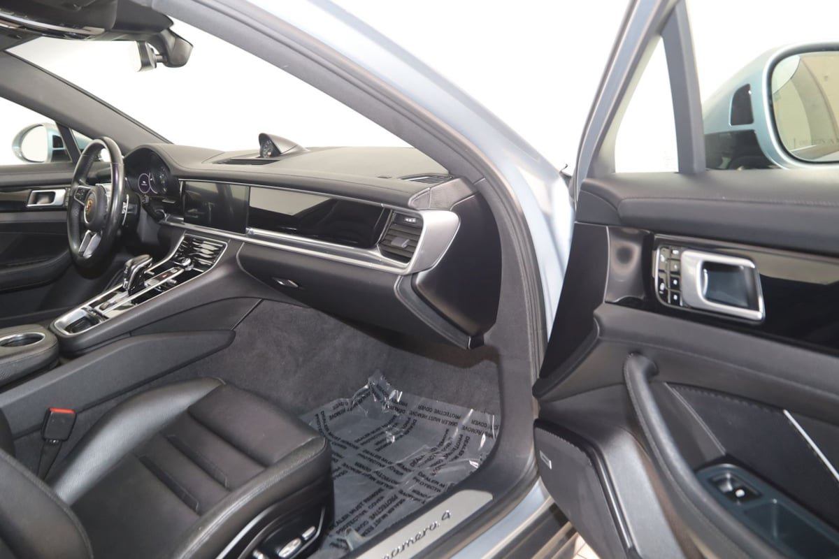 Used 2018 Porsche Panamera 4 AWD/4WD image 56